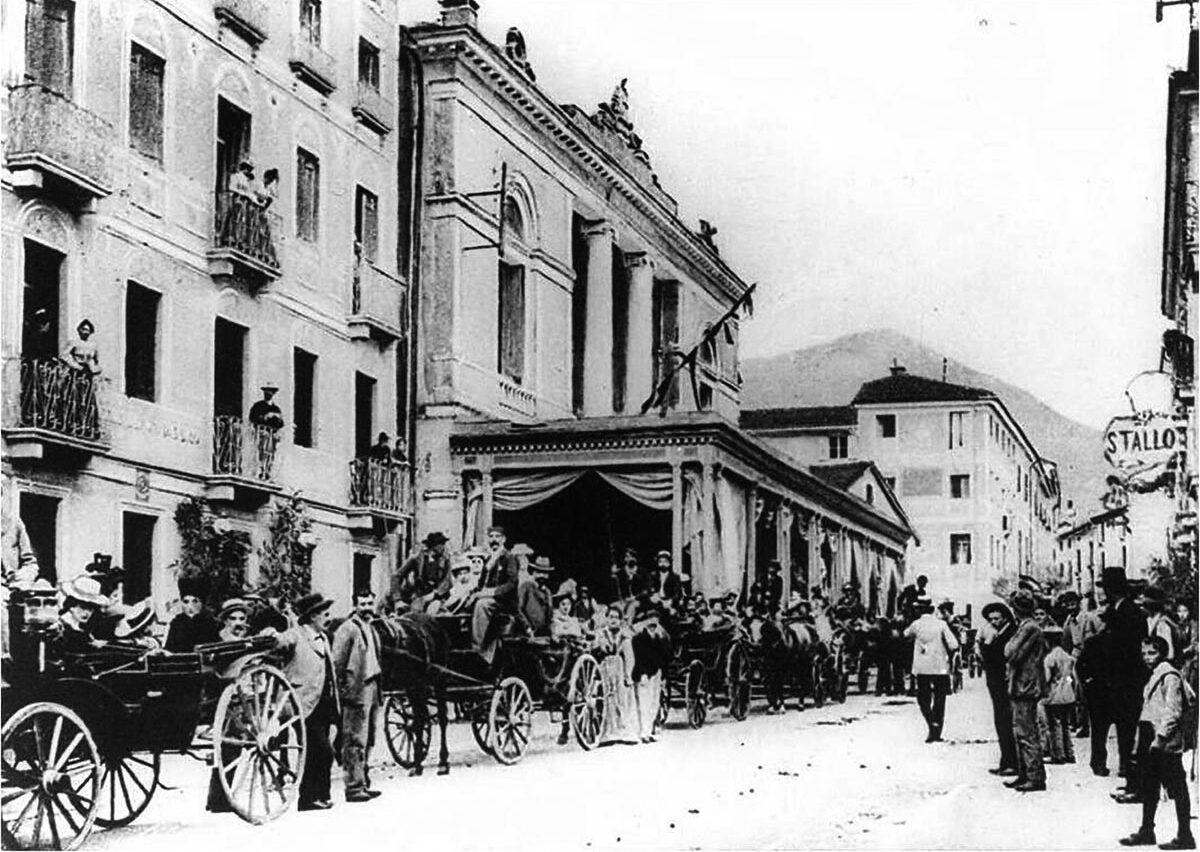 Via Roma, formerly Via Grandis Via Roma, formerly Via Grandis